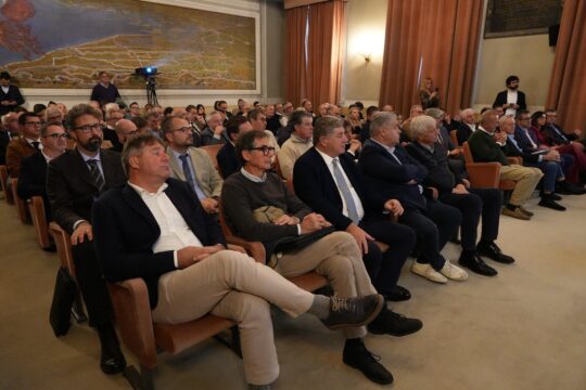 Un momento dell'incontro con i candidati