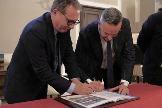 Giovanni Manildo firma il Patto con Alex Vantini